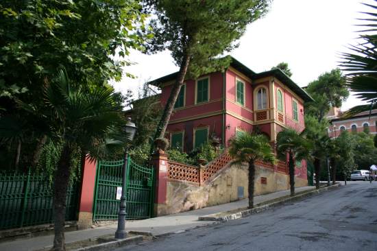 Edificio in via IV Novembre